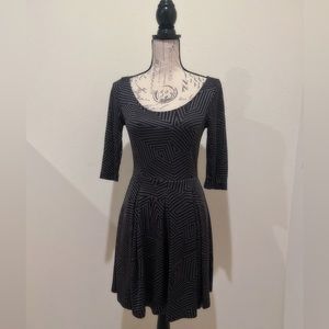ARMANI EXCHANGE Gray & Black Geometric Pleated Fit & Flare Dress size S